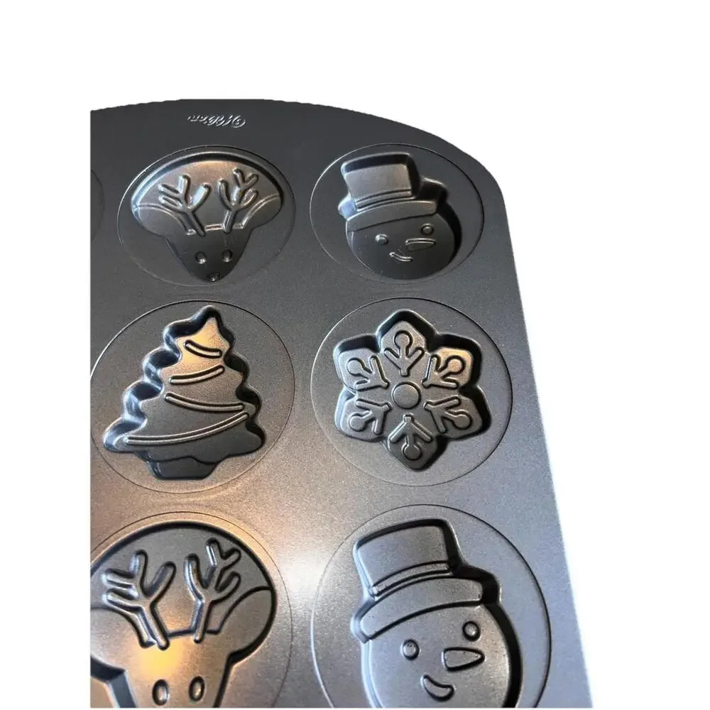 Wilton‎ 12-CAVITY COOKIE PAN ~ 12 Christmas Non-Stick Excellent Condition